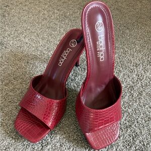 Boohoo Plus Red Croc-Embossed Mules